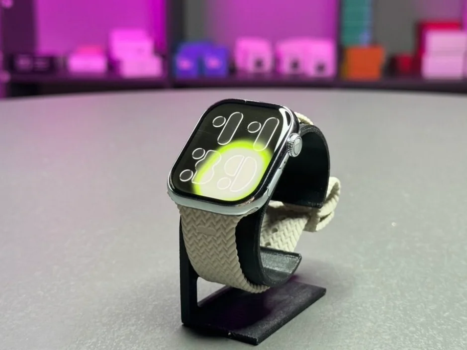 Apple Watch 11 46mm Natural Titanium