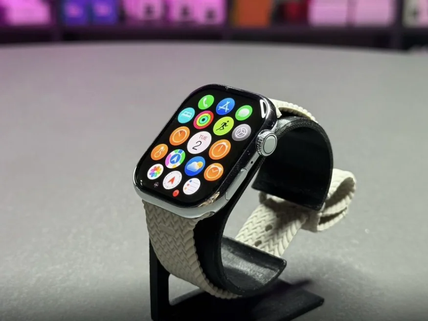 Apple Watch 11 46mm Natural Titanium
