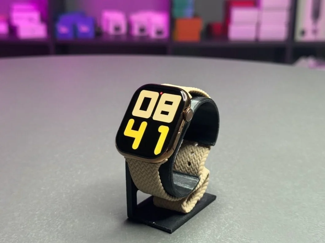 Apple Watch S11 46mm Gold Titanium
