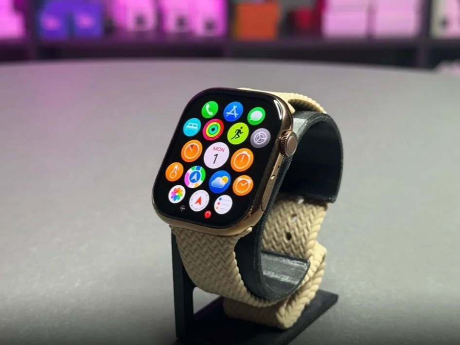Apple Watch S11 46mm Gold Titanium