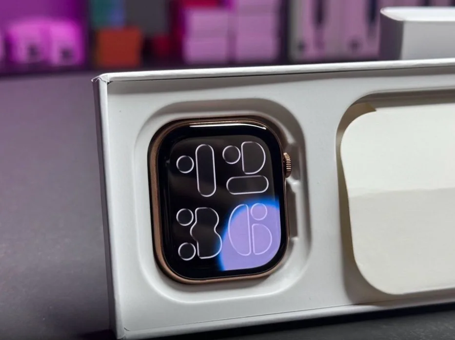 Apple Watch S11 46mm Gold Titanium