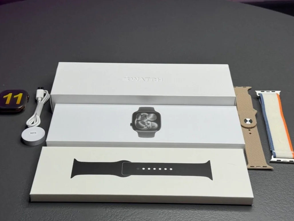 Apple Watch S11 46mm Gold Titanium