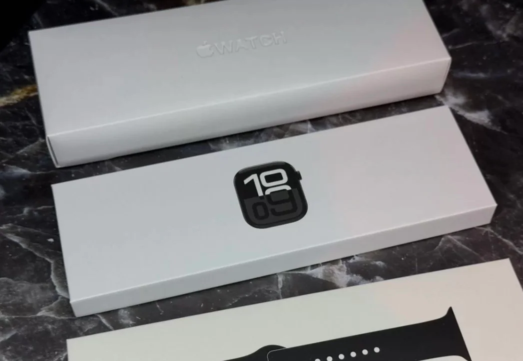 Apple Watch Series 11 Natural Titanium
