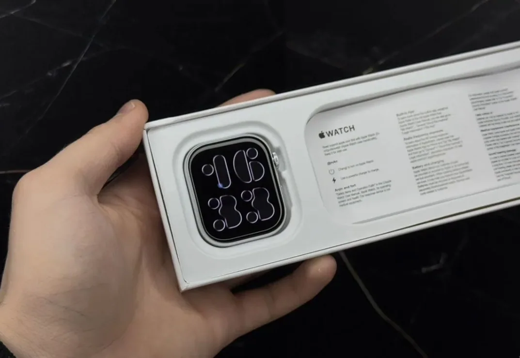 Apple Watch Series 11 Natural Titanium